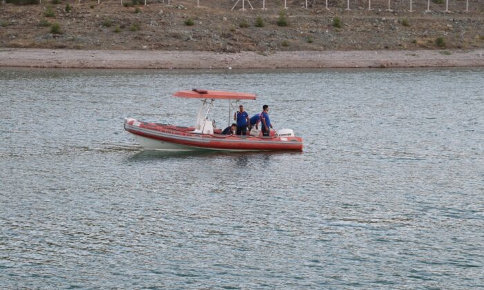 Gölette kaybolan genci arama çalışmaları sürüyor