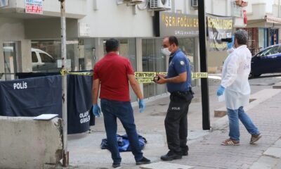 Gölgesine oturduğu bina önünde hayatını kaybetti