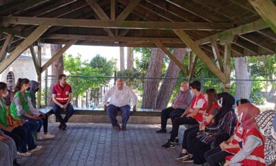 Gönüllü Gençler Tarihi Hoşkadem Camii’nde temizlik yaptı