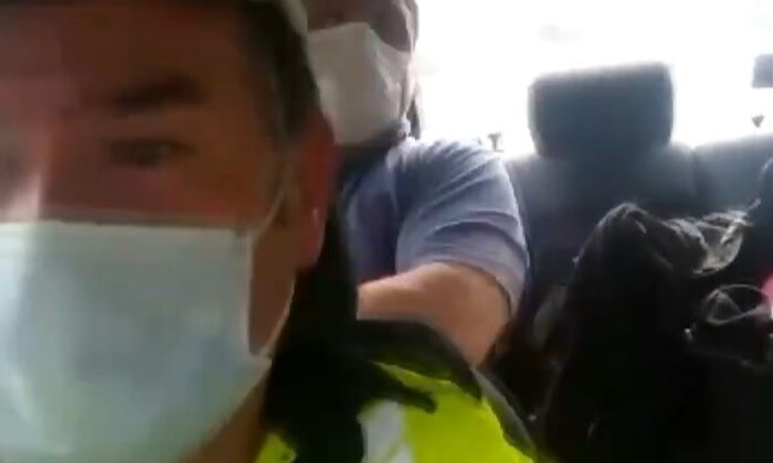 Görme engelli vatandaşı YKS sınavına polis ekipleri götürdü