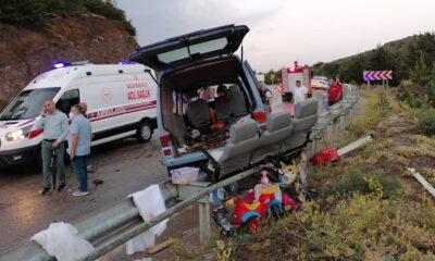 Gümüşhane’de tırın kayan dorsesi minibüse çarptı: 7 yaralı