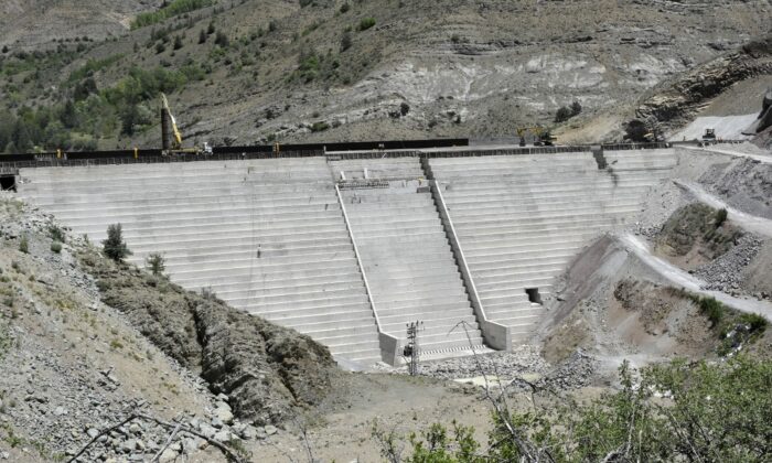 Gümüşhane’ye içme suyu sağlayacak olan Bahçecik Barajı’nın gövde yüksekliği yüzde 75’e ulaştı