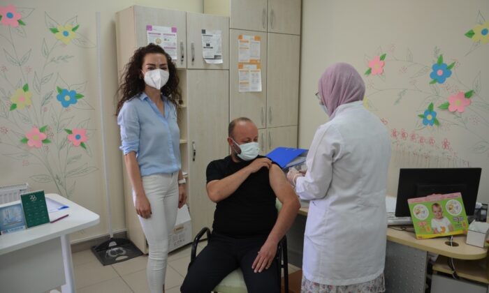 Günde 2 bin 600 kişiye aşı yapılan Aksaray’da nüfusun 3’te 2’si aşılandı