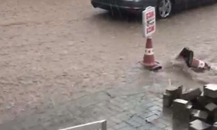Günlerdir beklenen yağış, bıçağın merkezinde sele dönüştü