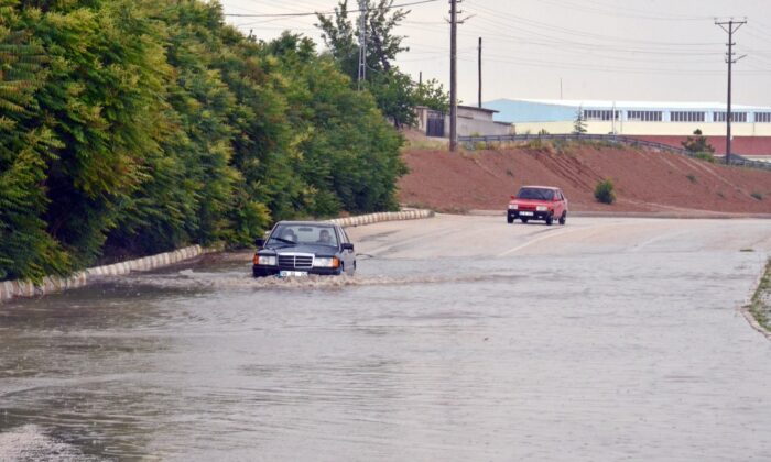 Günyüzü’nde kısa süreli şiddetli yağış
