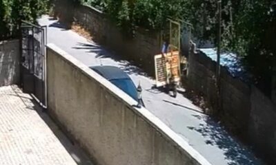 Güpegündüz demir kapı hırsızlığı kamerada