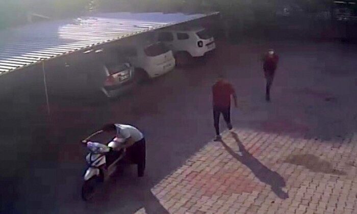 Güpegündüz elektrikli bisiklet hırsızlığı kamerada