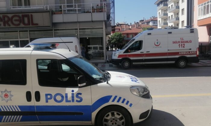 Haber alamadıkları arkadaşlarını evinde ölü buldular