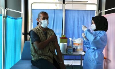 Habere giden gazeteciler aşı merkezinde aşı oldu