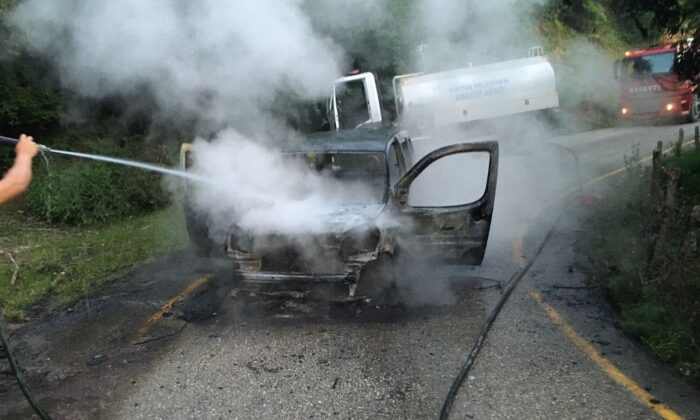 Hafif ticari araç alevlere teslim oldu