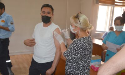 Hakkari Belediyesi personeli korona virüs aşısı oldu