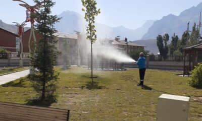 Hakkari’de park ve bahçeler ilaçlandı