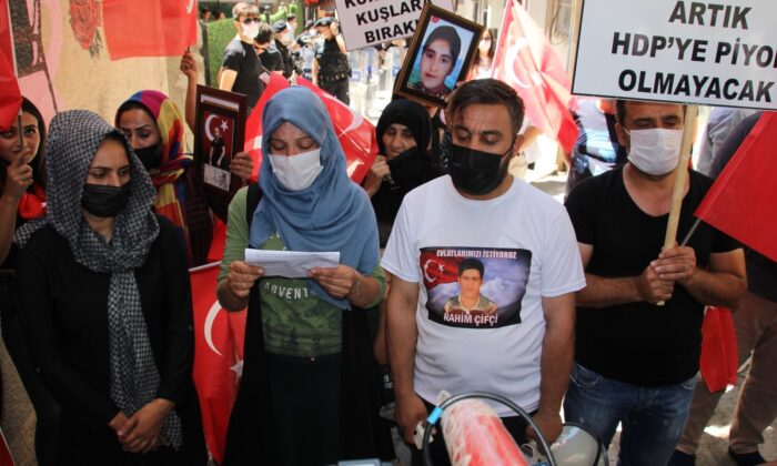 Hakkarili anne: “Buldan’ın çocukları villalarda ve diskoteklerde”