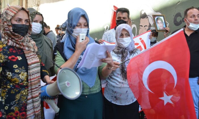 Hakkarili annelerin ’evlat nöbeti’ 9. haftada