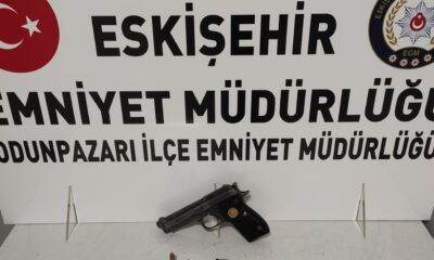 Hakkında kesinleşmiş hapis cezası olan şahıs üzerinde tabanca ile yakalandı