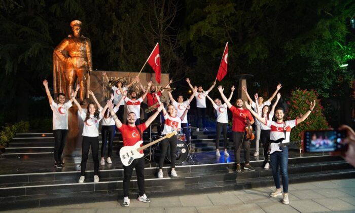 Halk bandosundan ’bizim çocuklar’a marşlı klipli destek: “Bizim Çocuklar”