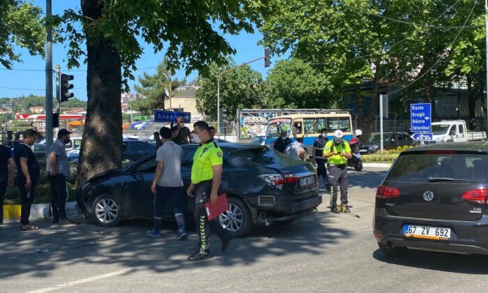 Halk otobüsü ile otomobil çarpıştı: 1 yaralı