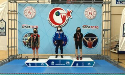 Halterde altın madalya Kocaeli’ye geldi