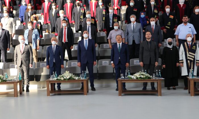 Hasan Kalyoncu Üniversitesi’nde 2021 mezunları kep attı