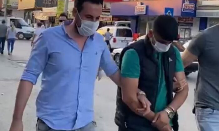 Hasımlarından korunmak için yeleğinin içine “çelik yelek” yerleştirmiş