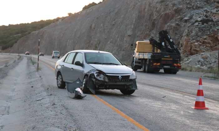 Hatalı sollama yaptı, ölümden döndü: 2 yaralı