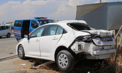 Hatay’da akaryakıt tankeri ile otomobil çarpıştı: 2 yaralı