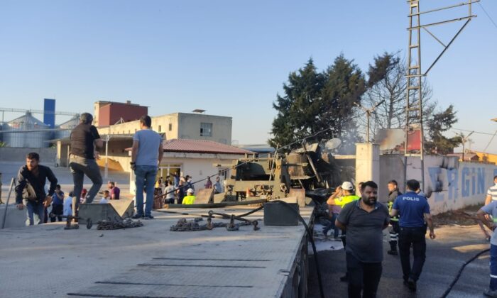 Hatay’da askeri araç fabrikanın duvarı çarpıp alev aldı: 2 ölü
