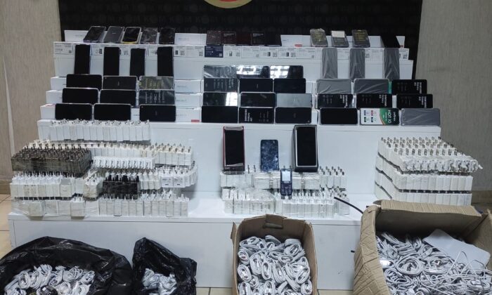 Hatay’da kaçak cep telefonu operasyonu