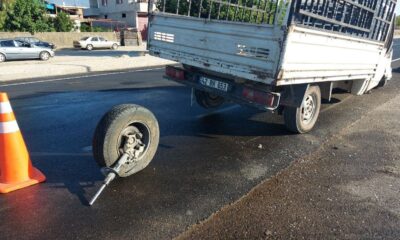 Hatay’da kamyonet ile otomobil çarpıştı: 2 yaralı