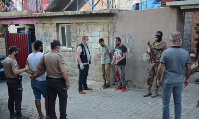 Hatay’da uyuşturucu operasyonu: 8 gözaltı