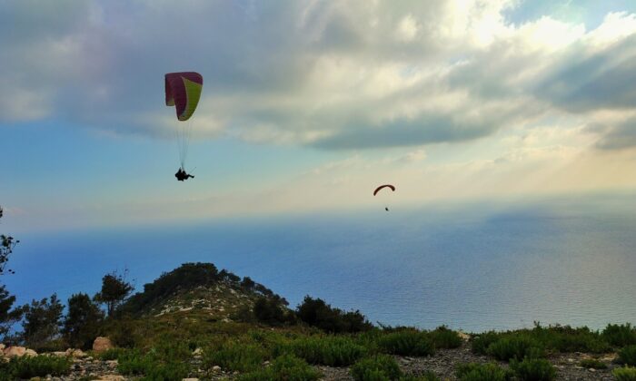 Hatay’da yamaç paraşütü yoğun ilgi görüyor