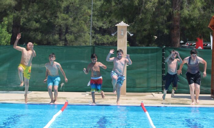 Havuzlardaki yoğunluğa dikkat