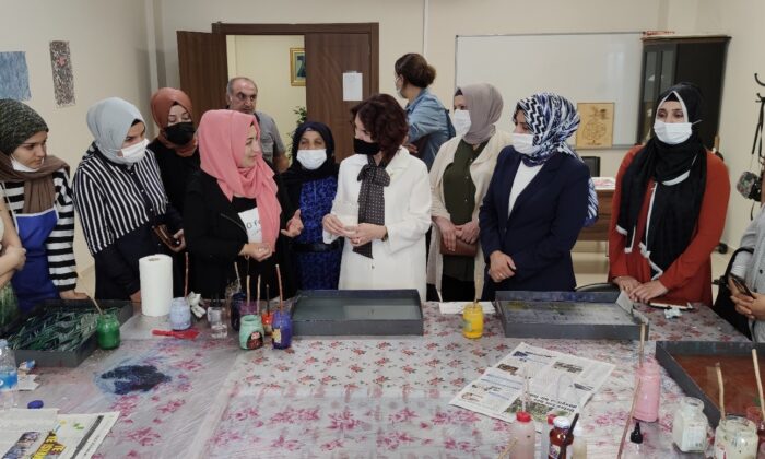 Hayal gücüyle atölyede yapılan tespihler babalara hediye edildi