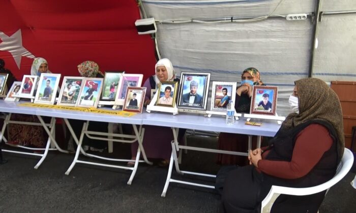 HDP önündeki aileler, evlat nöbetini kararlılıkla sürdürüyor