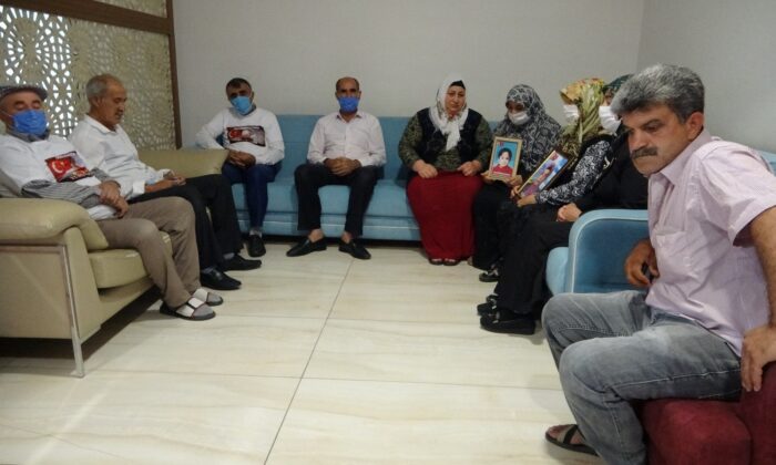 HDP önündeki evlat nöbetinde buruk ’Babalar Günü’