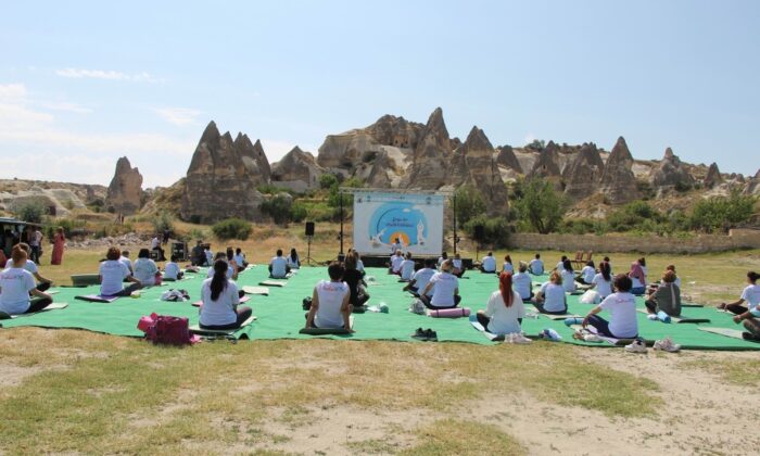 Hindistanlılar Uluslararası Yoga Günü’nü Kapadokya’da kutladı
