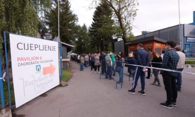 Hırvatistan’ın en büyük aşı merkezinde uzun kuyruklar oluştu