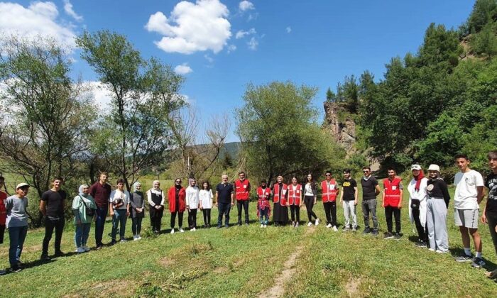 Hisarcık Kızılay gönüllüleri doğa yürüyüşünde