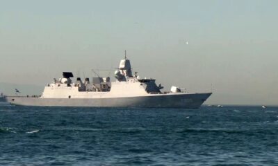 Hollanda savaş gemisi Sarayburnu’na demirledi