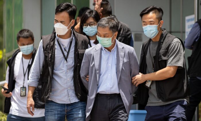 Hong Kong’da muhalif gazeteye 500 polisle baskın