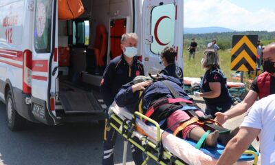 Hurdaya dönen araçta sıkışan sürücüyü itfaiye kurtardı