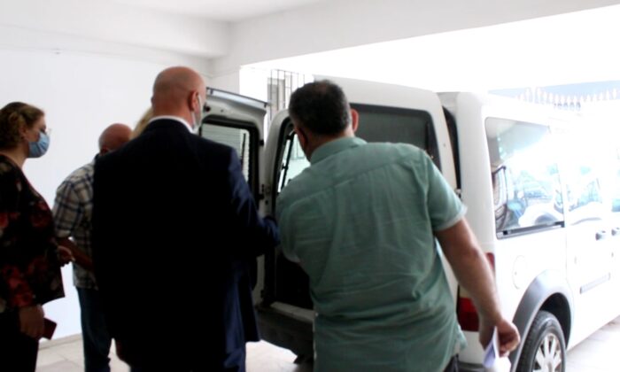 Husumetlisini berberde bıçaklayan kadın ve yardım ettiği öne sürülen 2 kişi tutuklandı