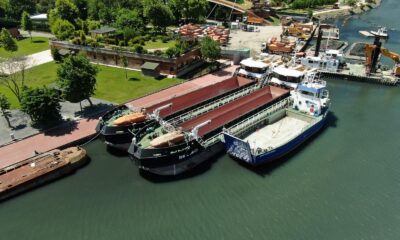 İBB’nin iskeleye bağlı olarak müsilaj temizleyen gemileri havadan görüntülendi