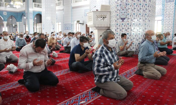 Iğdır’da camilerde yağmur duası yapıldı