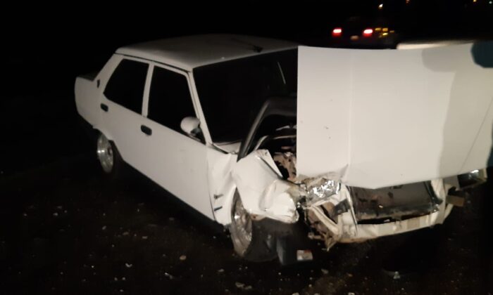 İki otomobil çarpıştı: 2 yaralı