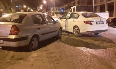 İki otomobil çarpıştı: 2 yaralı