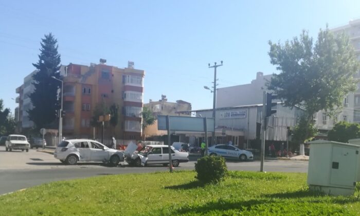 İki otomobil çarpıştı: 4 yaralı