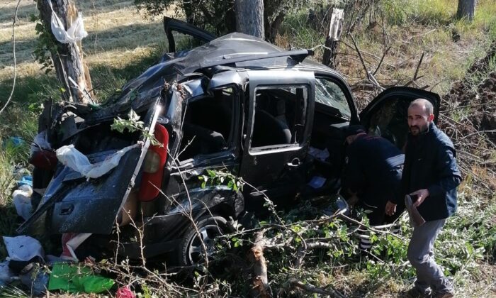 İki otomobil çarpıştı: 7 yaralı