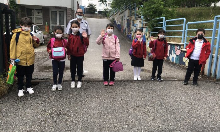 İlkokul ve ana sınıflarında yüz yüze eğitim başladı