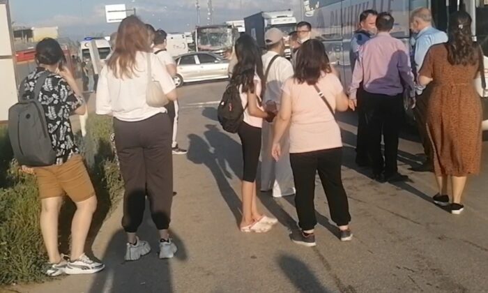 İnegöl’de otobüsler çarpıştı, karayolu ulaşıma kapandı